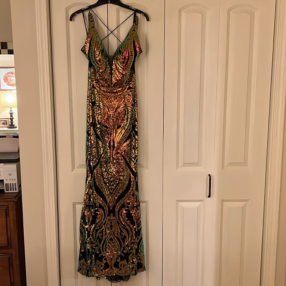 David’s Bridal iridescent sequin brocade illusion plunge dress - Picture 5 of 15
